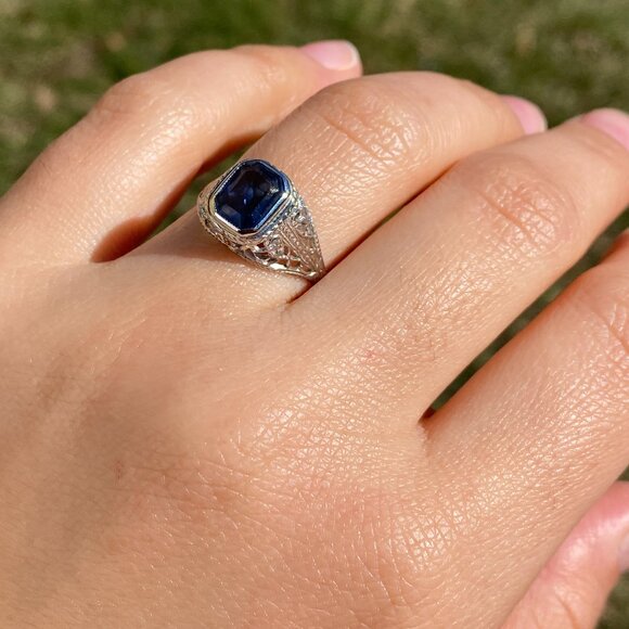 Antique Filigree Sapphire Ring in White Gold - Picture 8 of 10